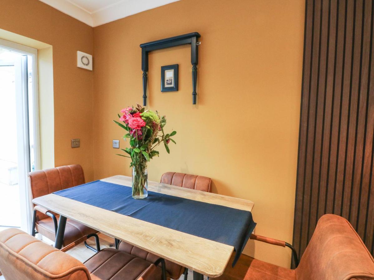 Feus Holiday Cottage 오치터라더 외부 사진