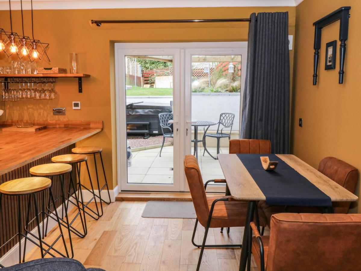 Feus Holiday Cottage 오치터라더 외부 사진